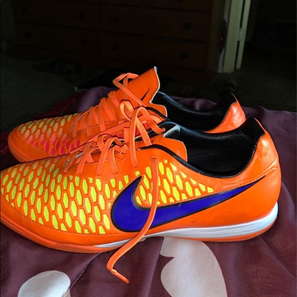 NIKE Men's Magista Onda IC Soccer Shoe - 651541 - Picture 1 of 5